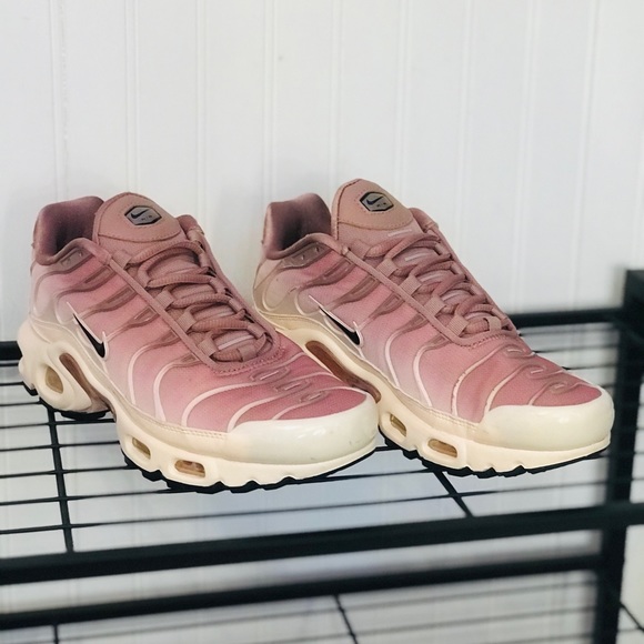 Women’s Nike Air Max Plus - Picture 3 of 8